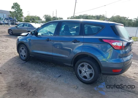 2018 Ford Escape S z USA, uszkodzony, nr VIN 1FMCU0F72JUA79540